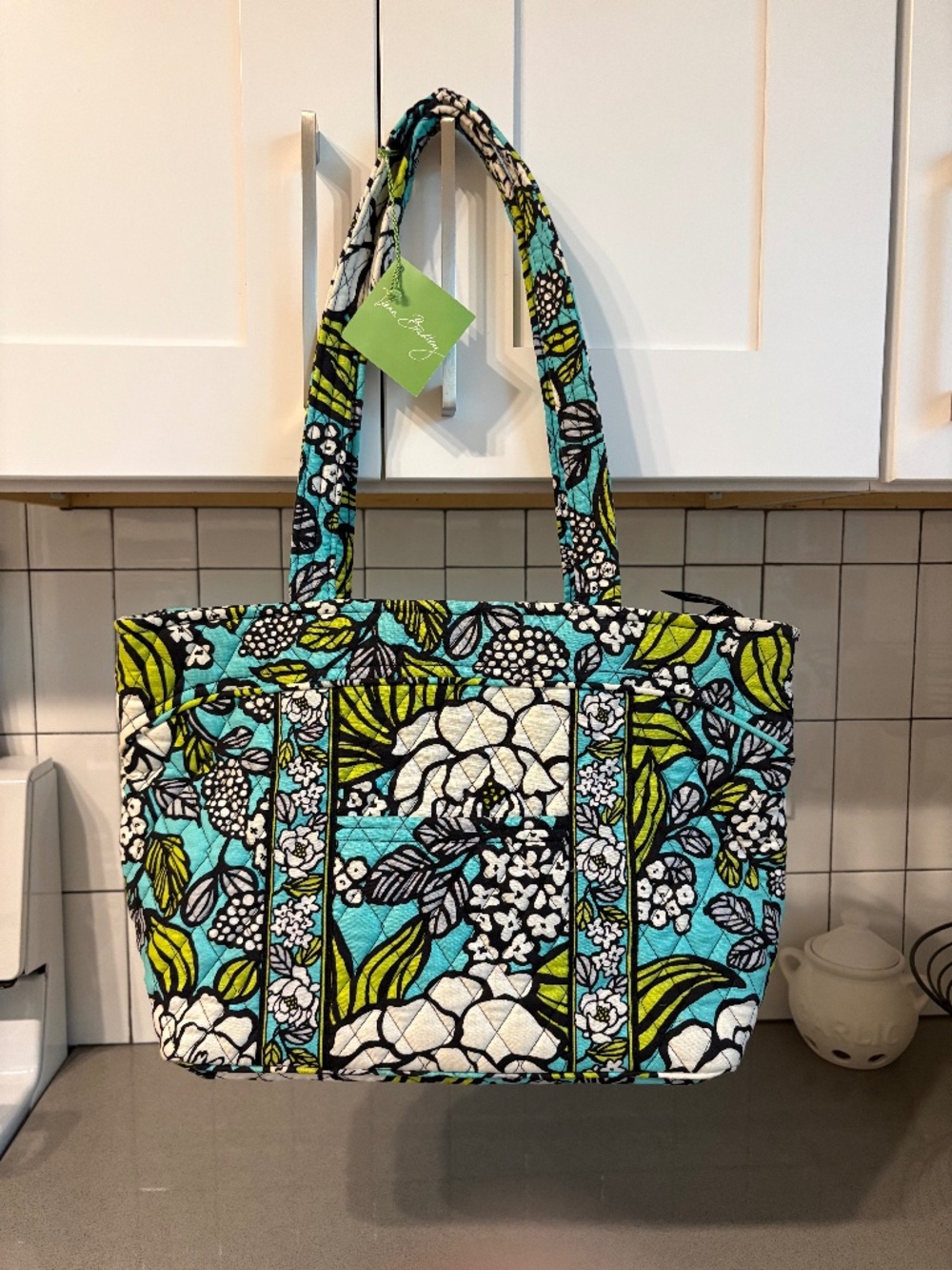 NWT Vera Bradley “Mandy island blooms” tote bag